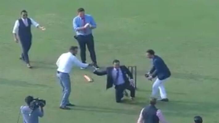 Vvs laxman caught a brilliant catch in between india sa test match Vvs laxman caught a brilliant catch in between india sa test match