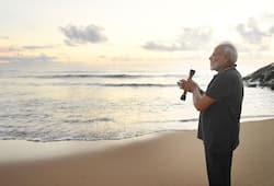 What was PM Modi carrying at Mamallapuram beach while plogging