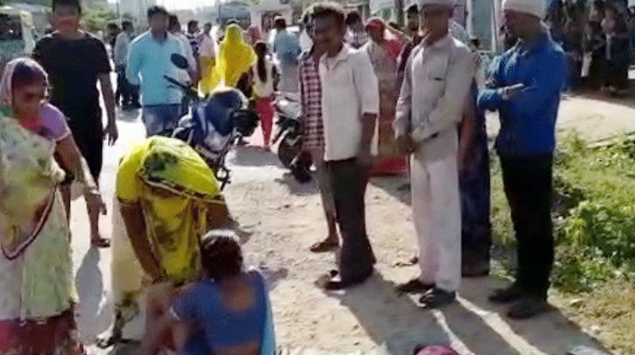 elderly lady beaten severely over land dispute in Dungarpur Rajasthan elderly lady beaten severely over land dispute in Dungarpur Rajasthan