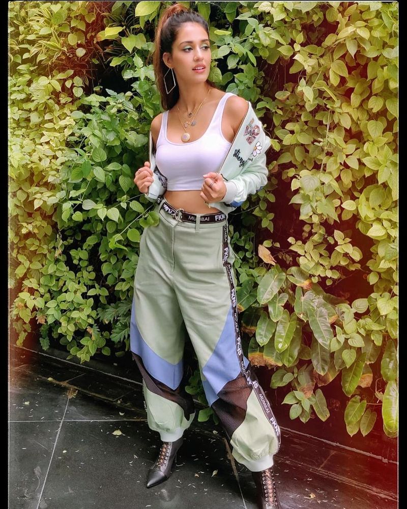 (Courtesy:Instagram)కొన్ని సందర్భాల్లో హద్దులు దాటి అందాలు అరబోయడంతో విమర్శలు కూడా ఎదుర్కొంది.
