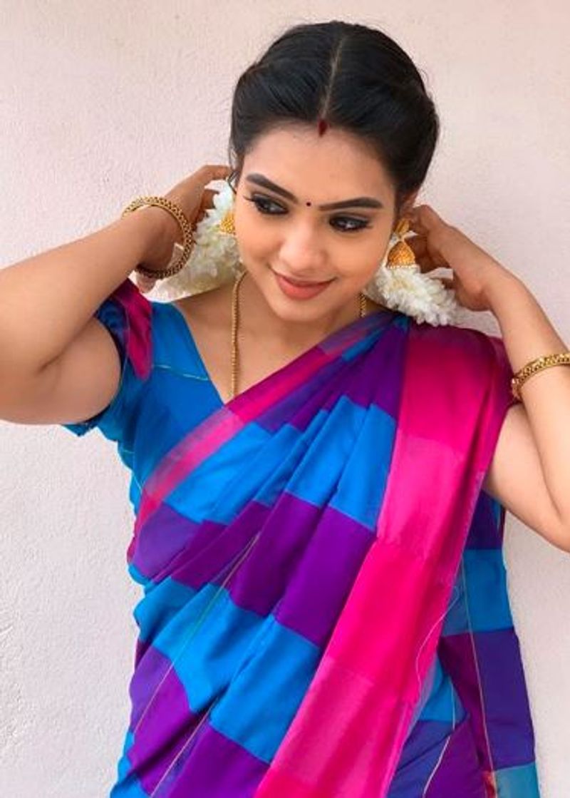 மல்லிப்பூ வைத்த தேவதை