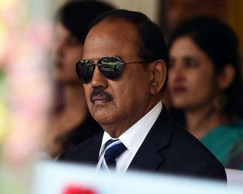 अजित डोभाल फैमिली/एजुकेशन
उत्तराखंड के पौड़ी गढ़वाल में 20 जनवरी, 1945 को अजीत डोभाल का जन्म हुआ है। वह एक आर्मी अफसर के बेटे हैं। अजमेर मिलिट्री स्कूल से पढ़ाई करने के बाद उन्होंने आगरा यूनिवर्सिटी से इकोनॉमिक्स में पोस्ट-ग्रेजुएशन किया है।