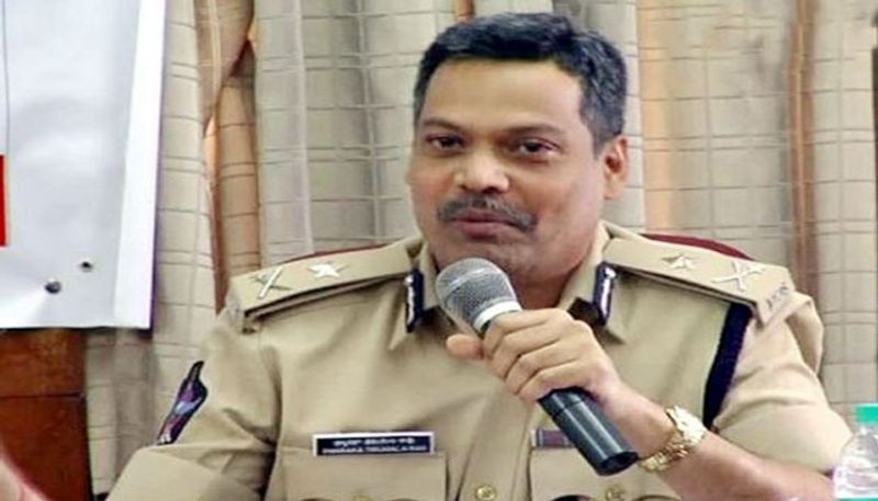 దాంతో ఇంటెలిజెన్స్ చీఫ్ గా కొత్తవారిని నియమిస్తారన్న ప్రచారం జోరుగా సాగుతోంది. ప్రస్తుతం విజయవాడ పోలీస్ కమిషనర్ గా పనిచేస్తున్న ద్వారకా తిరుమల రావు ఎంపికపై కసరత్తు జరుగుతోంది.