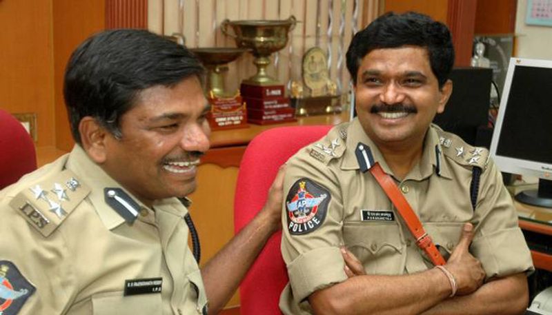 మూడు జిల్లాల ఎస్పీగా, డీఐజీగా, ఐజీగా పనిచేసిన రాజేంద్రనాథ్రెడ్డి విజయవాడ పోలీస్ కమిషనర్గా కూడా పనిచేశారు. ప్రస్తుతం విజిలెన్స్ అండ్ ఎన్ఫోర్స్మెంట్ డీజీగా పనిచేస్తున్నారు రాజేంద్రనాథ్ రెడ్డి. ఆయన పేరు కూడా పరిశీలనలో ఉన్నట్లు సమాచారం.