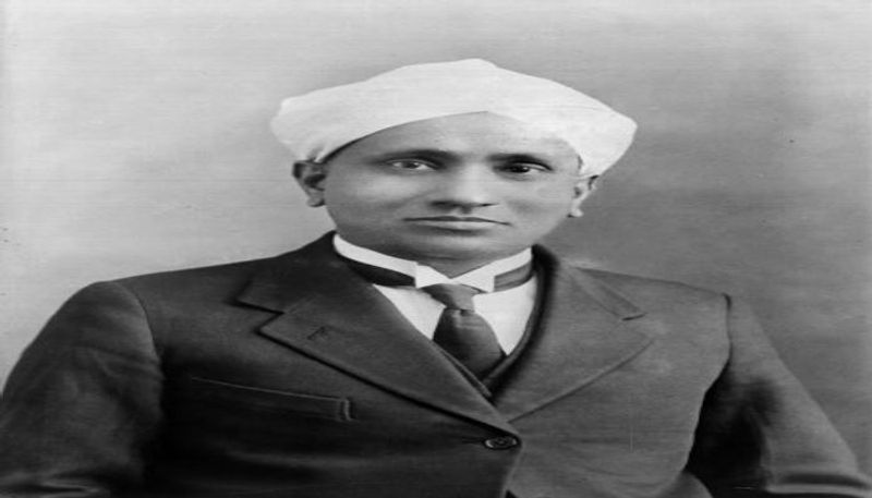 স্যার সি ভি রমণ অর্থাৎ যার পুরো নাম স্যার চন্দ্রশেখর ভেঙ্কট রামন। পদার্থবিজ্ঞানের অধ্যাপক হিসাবে দীর্ঘকালীন চাকরি করার পরেও তিনি কলকাতায় অবস্থিত ইন্ডিয়ান অ্যাসোসিয়েশন ফর দ্য কাল্টিভেশন অফ সায়েন্সে গবেষণা চালিয়ে যান।তারপর ১৯৩০ সালে পদার্থবিজ্ঞানের জন্য তিনি নোবেল পেয়েছিলেন।