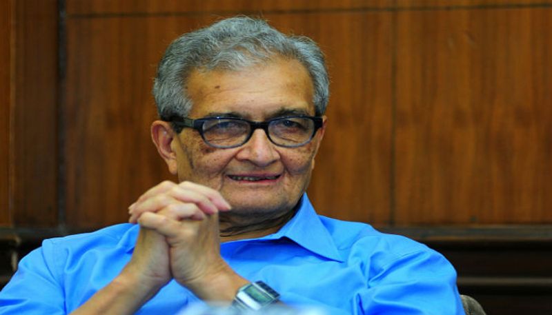 অমর্ত্য সেনের প্রধান অবদান ছিল কল্যাণ অর্থনীতি, উন্নয়ন অর্থনীতি এবং নীতিশাস্ত্রে। তবে, কল্যাণ অর্থনীতিতে তাঁর কাজ করার কারণে ১৯৯৮ সালে তিনি অর্থনৈতিক বিজ্ঞানের নোবেল পুরষ্কারে ভূষিত হয়েছিলেন।