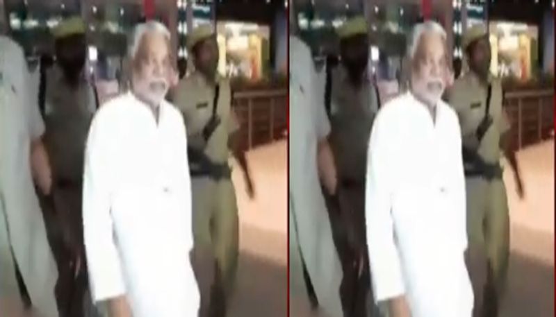 మంగళవారం నాడు టీఆర్ఎస్ పార్లమెంటరీ పార్టీ నేత కె. కేశవరావు హైద్రాబాద్ లో మీడియాతో చిట్ చాట్ చేశారు. ఆర్టీసీ కార్మికుల సమ్మె విషయంలో ప్రెస్ నోటు విడుదల చేసే ముందు కానీ, ఆ తర్వాత కానీ తాను సీఎం కేసీఆర్ తో మాట్లాడలేదన్నారు.