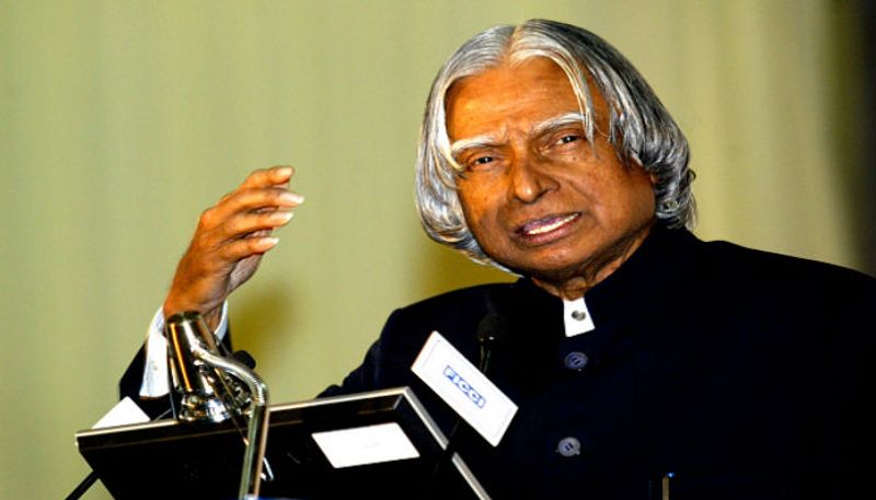 কাউকে হারিয়ে দেওয়াটা খুব সহজ,কিন্তু কঠিন হল কারও মন জয় করা।