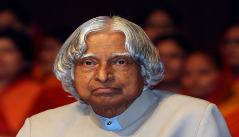 একটি ভাল বই একশত ভাল বন্ধুর সমান কিন্তু একজন ভাল বন্ধু একটি লাইব্রেরির সমান।