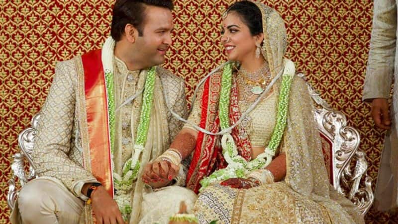 Isha Ambani – Anand Piramal: They tied-the-knot with Piramal scion Anand Piramal on December 12, 2018, in Mumbai. The couple got married in the presence of the who's who of the entertainment, business and political world at their home Antilia.