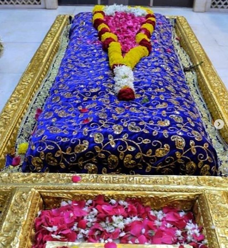 ಸರಿಸುಮಾರು 2ತಿಂಗಳಿಗೂ ಹೆಚ್ಚು ಕಾಲ ಮಂದಿರ ಬಂದ್ ಆಗುವ ಕಾರಣ ಶಿರ್ಡಿ ಸಾಯಿಬಾಬ ಟ್ರಸ್ಟ್ಗೆ ಅಂದಾಜು 150 ಕೋಟಿ ರೂಪಾಯಿ ನಷ್ಟ