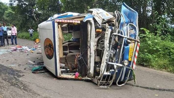 bus falls into gorge...8 people killed bus falls into gorge...8 people killed