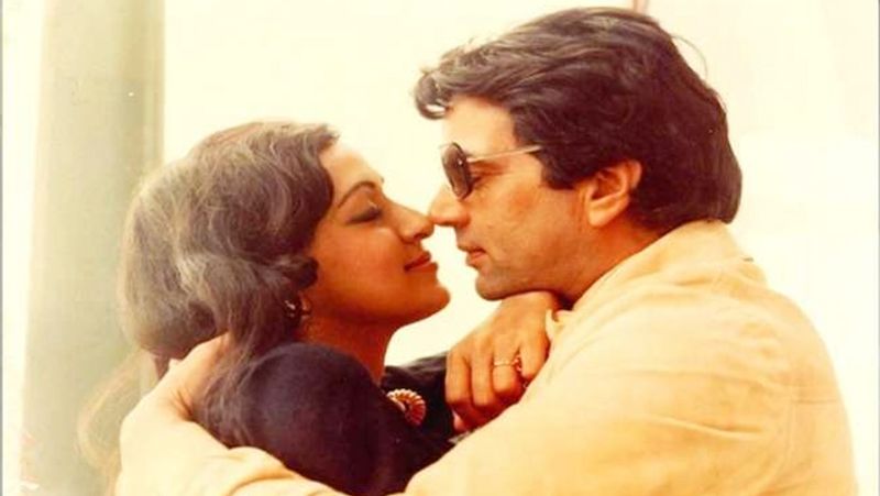 हेमा मालिनी ने अपने एक्टिंग में करियर की शुरुआत 1963 में तमिल फिल्म 'Ithu Sathiyam' से की थी। एक्ट्रेस ने इस फिल्म में एक डांस किया था। हेमा की पहली हिंदी फिल्म 'सपनों के सौदागर' थी। इसमें उनके साथ राजकपूर ने मुख्य भूमिका अदा की थी। उस वक्त हेमा की उम्र 20 साल थी और वे राजकपूर से 24 साल छोटी थीं। एक्ट्रेस ने धर्मेंद्र, राजेश खन्ना और देव आनंद जैसे सुपरस्टार्स के साथ काम किया।