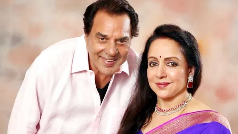 70 और 80 के दशक में दो सबसे चर्चित अभिनेता संजीव कुमार और जीतेन्द्र, दोनों ने ही हेमा मालिनी को प्रपोज किया था लेकिन हेमा ने दोनों के ही प्रपोजल रीजेक्ट कर दिए थे और धर्मेंद्र का हाथ थाम जीवन का सफर तय करने की सोची थी।