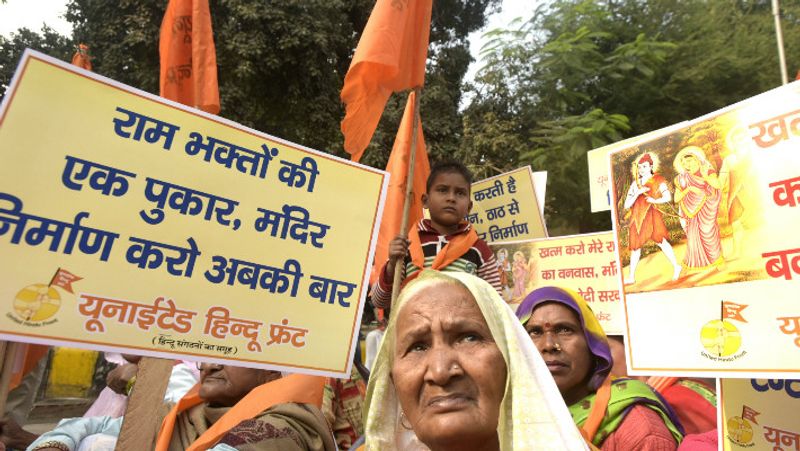 शर्मा आगे लिखते हैं उत्तर प्रदेश सरकार को इस बारे में कोई जानकारी नहीं थी। हालांकि, मुख्यमंत्री वीर बहादुर से कहा गया था कि वे इस मामले में सीधे तौर पर अरुण नेहरू से संपर्क में रहेंगे। वीर बहादुर ने पद से हटने के बाद खुद इस बात का खुलासा किया था कि अरुण नेहरू राजीव गांधी के परामर्श पर ही मामले का संचालन कर रहे थे।