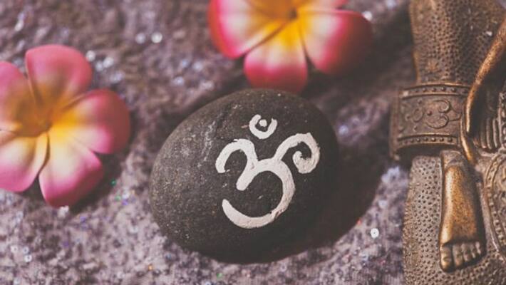 why all the mantras start with Om in traditional Hindu religion why all the mantras start with Om in traditional Hindu religion