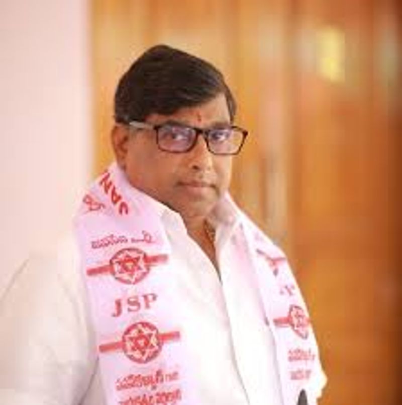 ఇకపోతే విశాఖపట్నం జిల్లాకు చెందిన మరో కీలక నేత, మాజీ ఎమ్మెల్యే చింతలపూడి వెంకట్రామయ్య సైతం జనసేన పార్టీకి రాజీనామా చేశారు. గత ఎన్నికల్లో పెందుర్తి నియోజకవర్గం నుంచి జనసేన పార్టీ అభ్యర్థిగా పోటీ చేసి ఓటమి పాలయ్యారు.