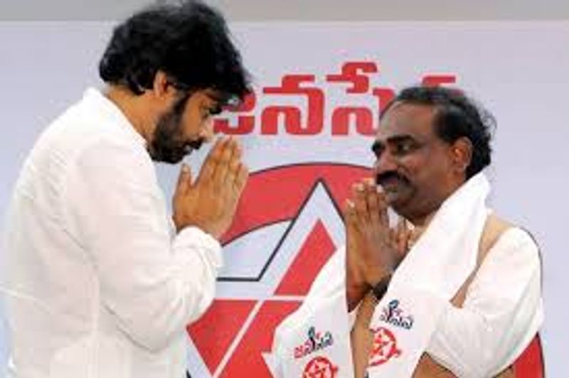 పవన్ కళ్యాణ్ పిలుపుమేరకు ఎమ్మెల్యే పదవికి సైతం రాజీనామా చేసి జనసేన పార్టీలో చేరారు మాజీమంత్రి రావెల కిషోర్ బాబు. అయితే ప్రత్తిపాడు నియోజకవర్గం నుంచి పోటీ చేసిన ఆయన ఘోరంగా ఓటమిపాలయ్యారు. అనంతరం ఆయన బీజేపీ గూటికి చేరిపోయారు.
