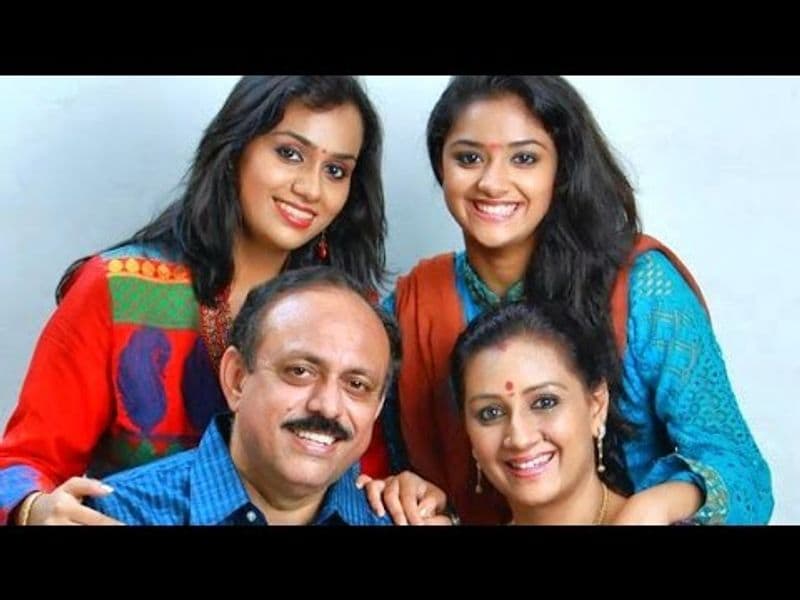 కీర్తి సురేష్ ఫ్యామిలీ ఫోటో