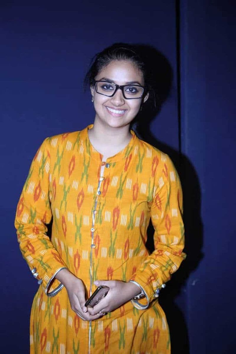 మేకప్ లేకుండా కీర్తి సురేష్ లుక్