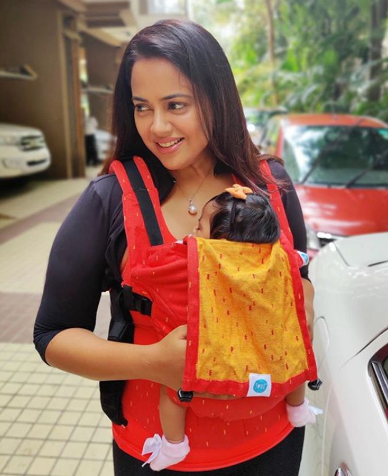 actress sameerra reddy latest photo gallery