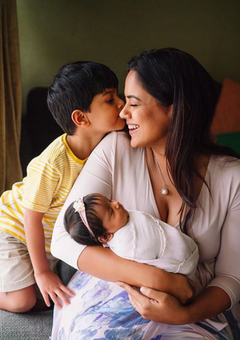 actress sameerra reddy latest photo gallery