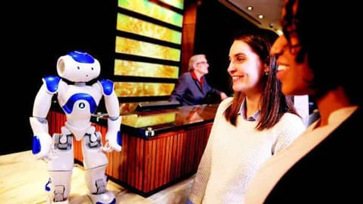 tow hotel servant robots is attraction the customers tow hotel servant robots is attraction the customers