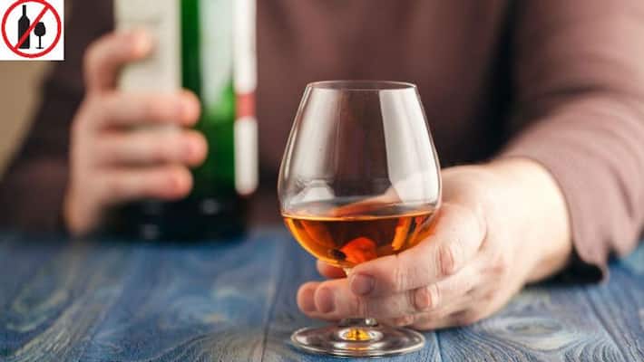 Pune: Woman techie orders alcohol online on dry day, loses 50 thousand rupees Pune: Woman techie orders alcohol online on dry day, loses 50 thousand rupees