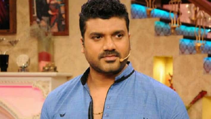 Kannada actor srujan lokesh visits laxshmi talkies in mysuru Kannada actor srujan lokesh visits laxshmi talkies in mysuru