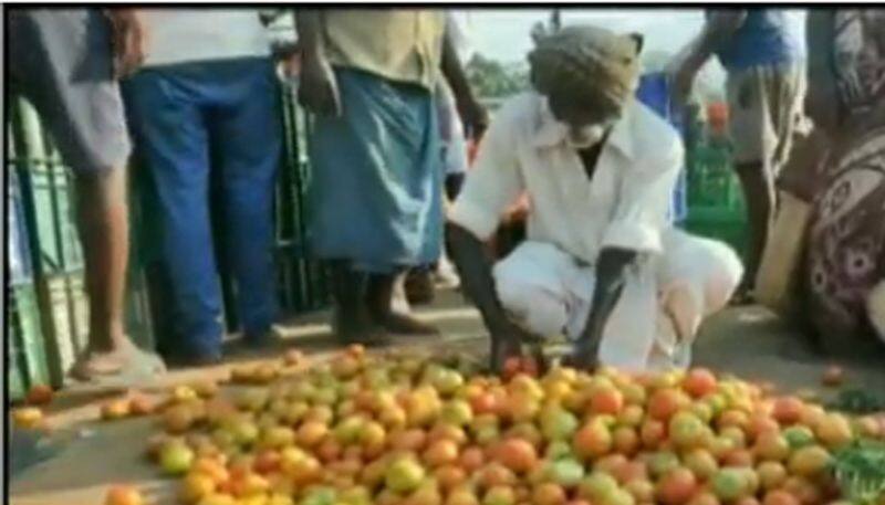tomato farmers protest kurnool high way over low price &commission