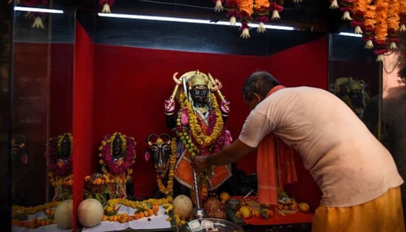 According to Zodiac Sign know about the bad effects time of Sade sati