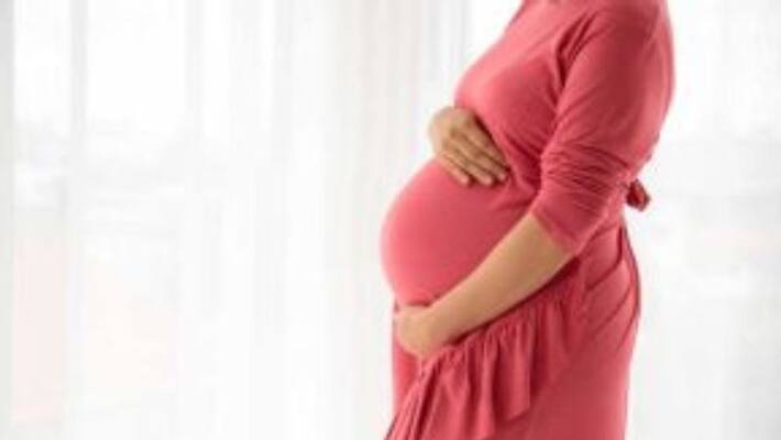 Man pushes pregnant wife off moving train in Mumbai Man pushes pregnant wife off moving train in Mumbai