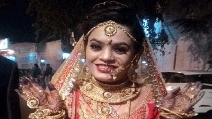 नेहा के परिजनों को रो-रोकर बुरा हाल है। उन्होंने कहा-हमारी बेटी लोगों से मिलने वाली थी, वह जल्द ही लोगों पर यकीन कर लेती थी। वो हमेशा खुश रहती थी और हमेशा सोशल मीडिया पर अपनी फोटो शेयर करती रहती थी। लेकिन उन लोगों की वजह से अब हमारी बेटी सिर्फ फोटो में ही नजर आएगी। उन्होंने कहा कि यह आत्महत्या नहीं बल्कि कोई साजिश है, जिसकी शिकार हमारी नेहा हो गई।