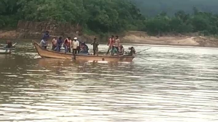 Operation Royal vasista: deep water divers found child girl dead body Operation Royal vasista: deep water divers found child girl dead body