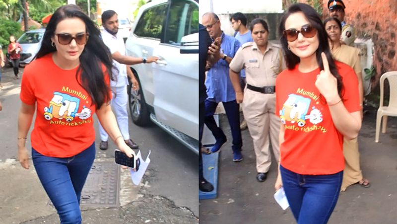 प्रिटी जिंटा ने भी किया अपने मताधिकार का प्रयोग।