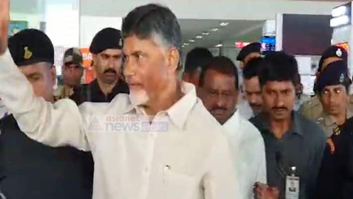 chandrababu praja chaitanya yatra:Tension prevails in Visakapatnam airport chandrababu praja chaitanya yatra:Tension prevails in Visakapatnam airport