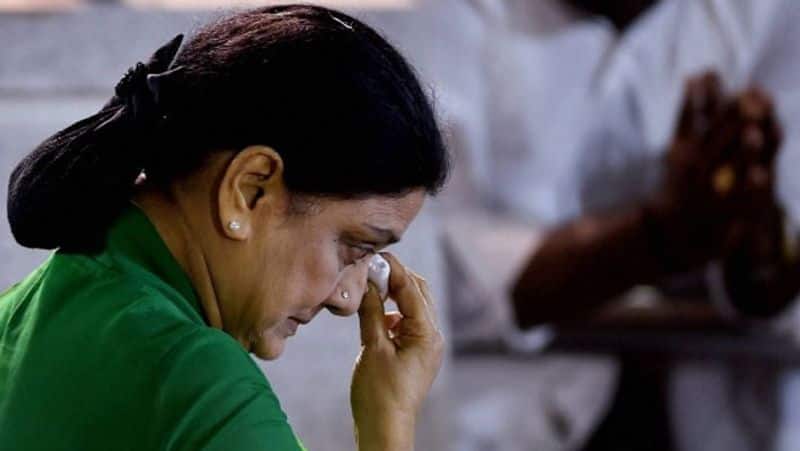 Trouble for former CM Jayalalithaas aide Sasikala as IT attaches her properties worth Rs 1500 crore