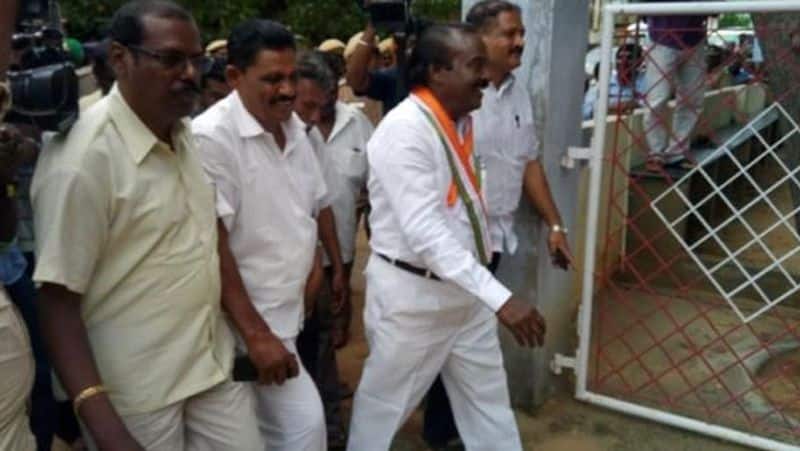 Congress MP Vasanthakumar detained, released...True background
