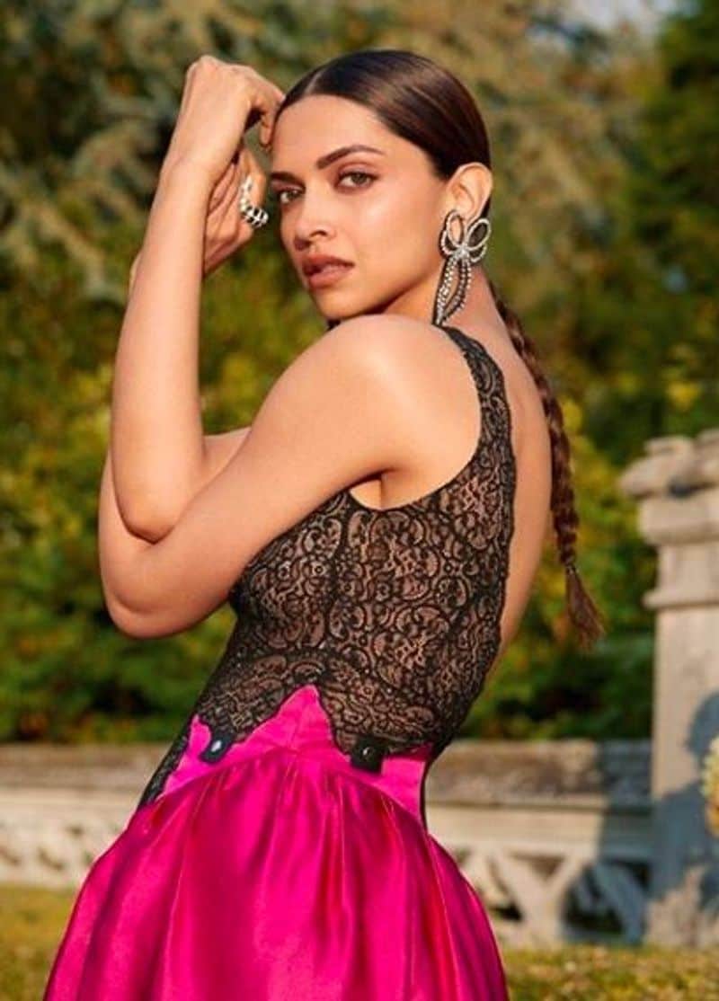 மெல்லிய உடையில் தீபிகாவின் ஹாட் போஸ்