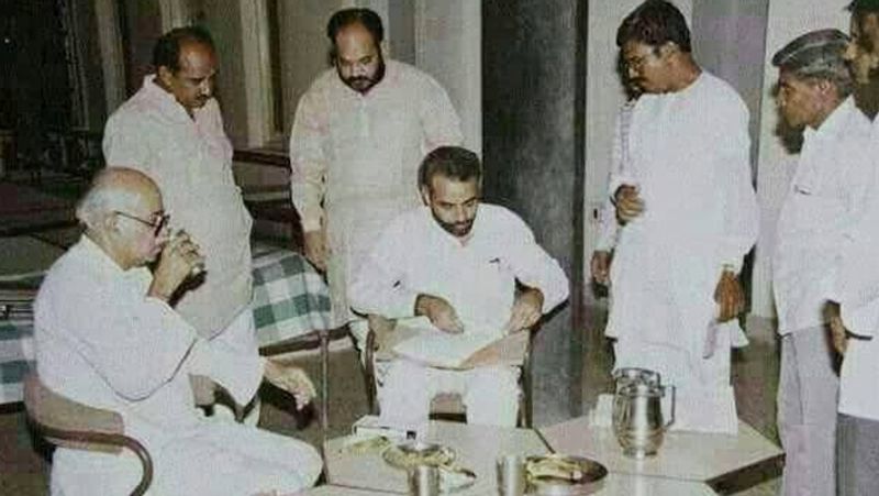 1990 के दशक में नरेंद्र मोदी ने आडवाणी की सोमनाथ से अयोध्या रथ यात्रा में बड़ी भूमिका निभाई थी