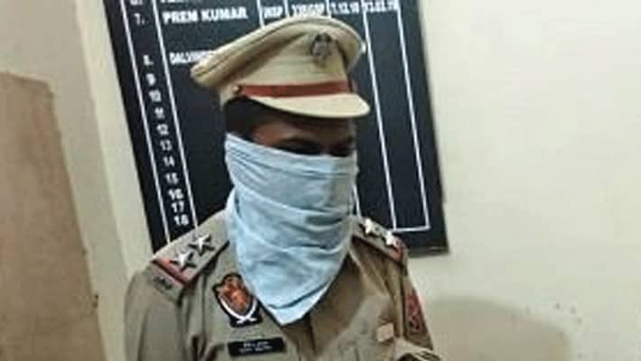 Fake police arrested for collecting money from public on Tirupur road