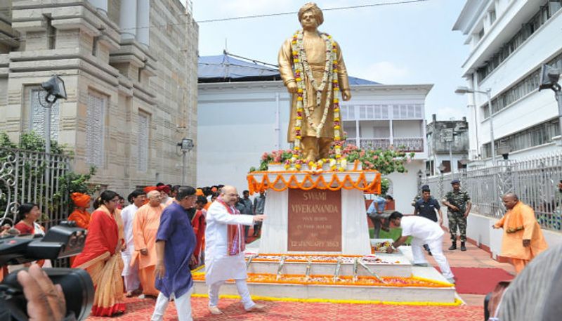 সপ্তদশ লোকসভা নির্বাচনের প্রচারে বার বার বাংলায় এসে এনআরিস করার কথা বলেছিলেন অমিত শাহ। অবৈধ অনুপ্রবেশকারী আটকাতে অসমের পর পশ্চিমবঙ্গে এনআরিস হবে স্বরাষ্ট্রমন্ত্রী হিসাবে সেকথা স্পষ্ট করে দিয়েছেন শাহ।