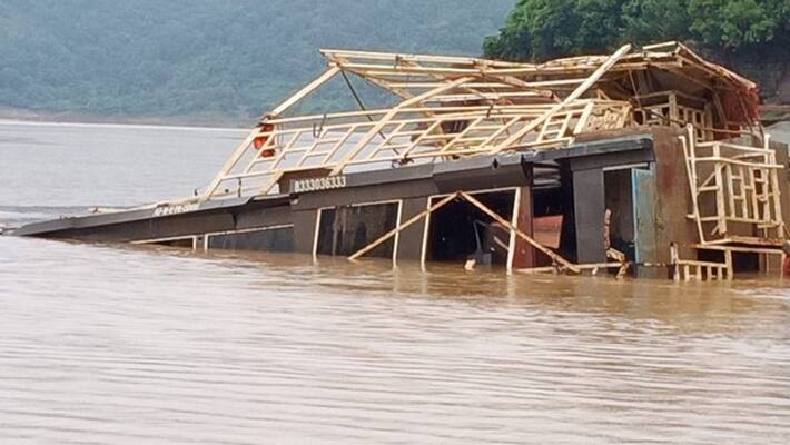 Godavari Boat Incident: Ravinder Body Found in Royal Vashista Boat Godavari Boat Incident: Ravinder Body Found in Royal Vashista Boat