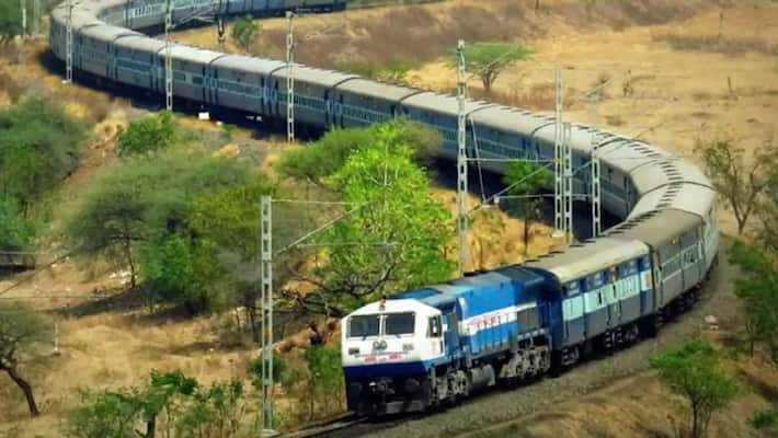 19 trains running late due to low visibility in Northern Railway region 19 trains running late due to low visibility in Northern Railway region