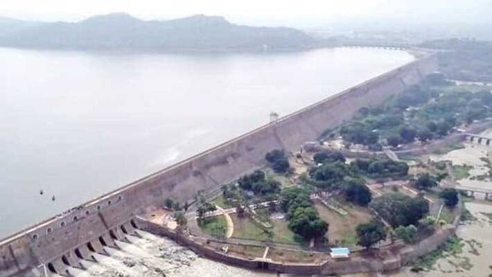 Due to the release of 2 lakh cubic feet of water from the Mettur dam a flood warning has been issued to the public Due to the release of 2 lakh cubic feet of water from the Mettur dam a flood warning has been issued to the public