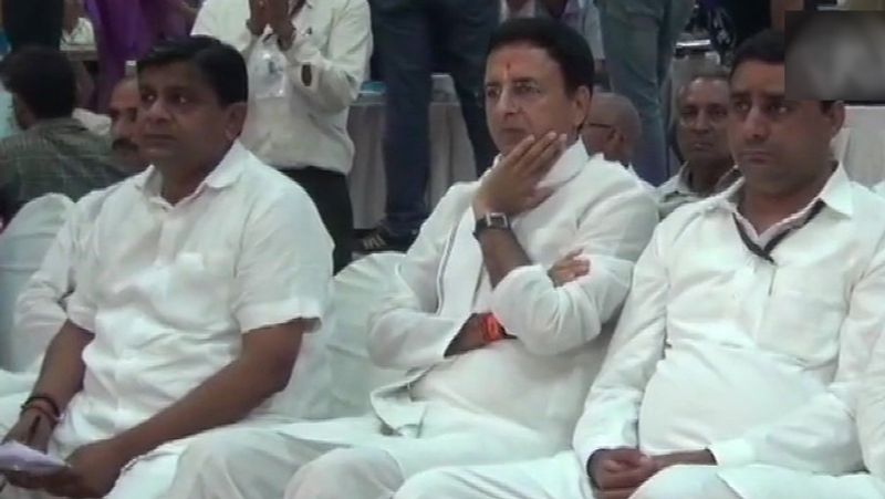 haryana election result 2019: Khattar did not leave the house from morning, the counting center reached Hooda... Such was the situation of the leader
