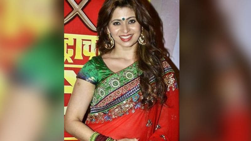 दीपाली ने इससे पहले भी चुनाव लड़ा है। 2014 के लोकसभा चुनाव में दीपाली ने पहली बार चुनाव लड़ा था। आम आदमी पार्टी की ओर से उन्हें अहमद नगर लोकसभा क्षेत्र से टिकट मिला था। हालांकि बीजेपी की लहर में उन्हें तगड़ी हार का सामना करना पड़ा था।