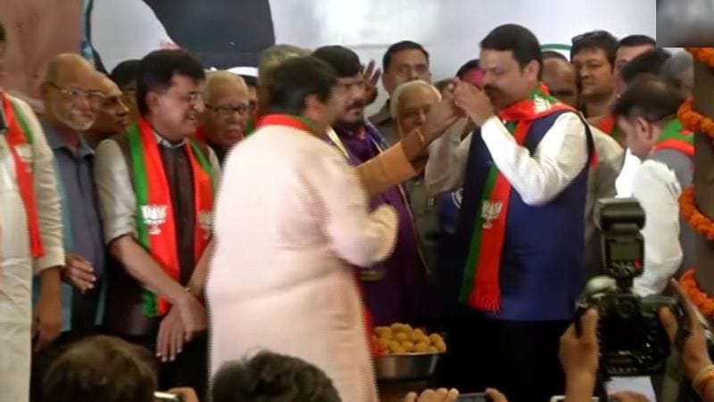 Fadnavis, celebrating the victory, said: BJP aur shivsena ke beech jo tay hua waqt aane par pta chal jaega
