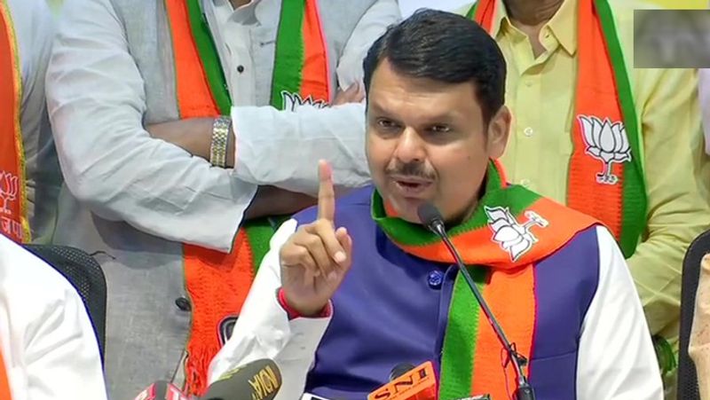 Fadnavis, celebrating the victory, said: BJP aur shivsena ke beech jo tay hua waqt aane par pta chal jaega