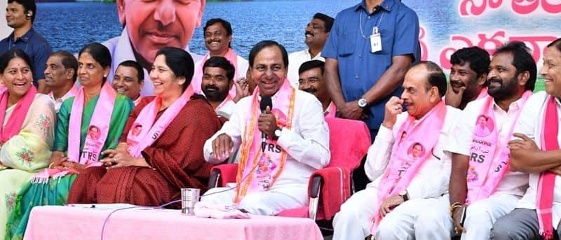 RTC strike: fears among trs leaders increasing day by day